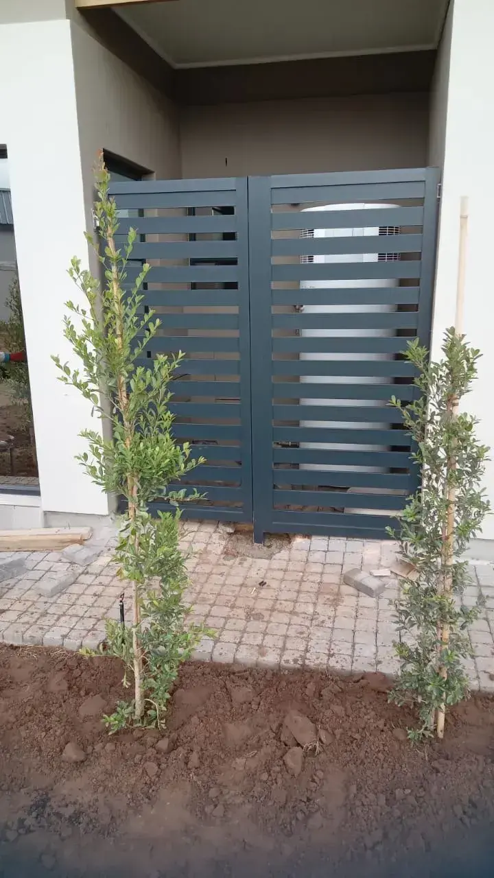 Heavy-duty aluminium gate