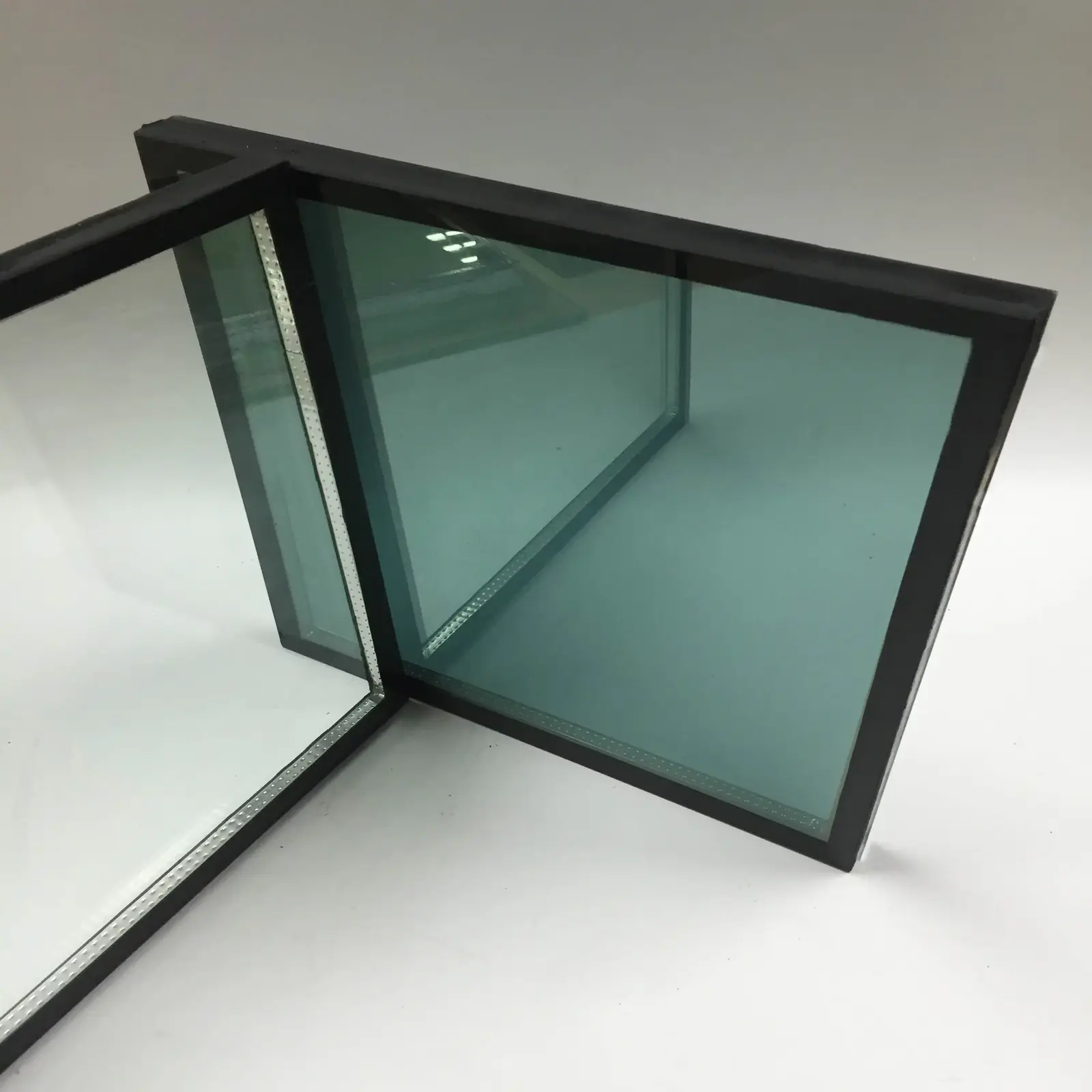Tinted double glazing glass